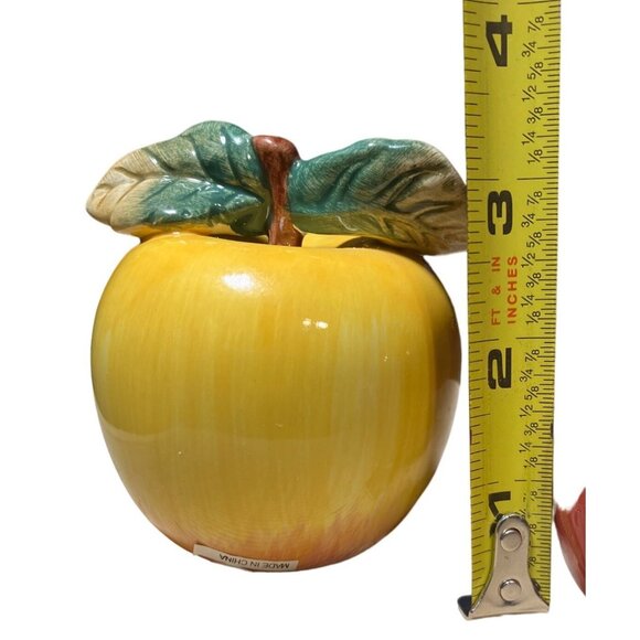 Oneida Apple Salt and Pepper Shakers, Yellow Apple and Red Apple Shakers - Picture 11 of 12